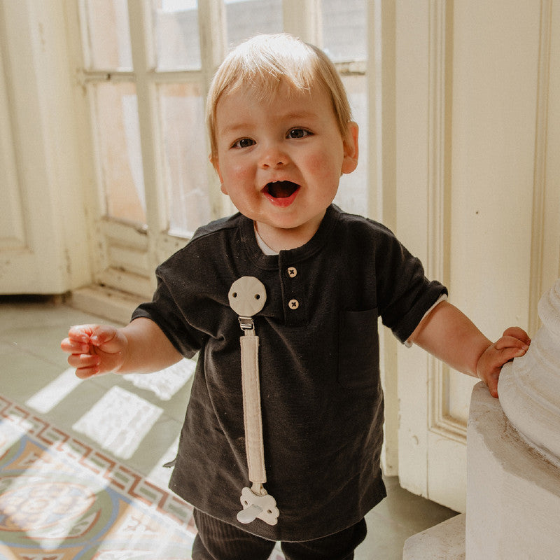 Suavinex Baby Pacifier Clip Made of Soft Fabric Attached to Babys Clothing Prevent Pacifiers Falling on Floor 0+ Months Pink