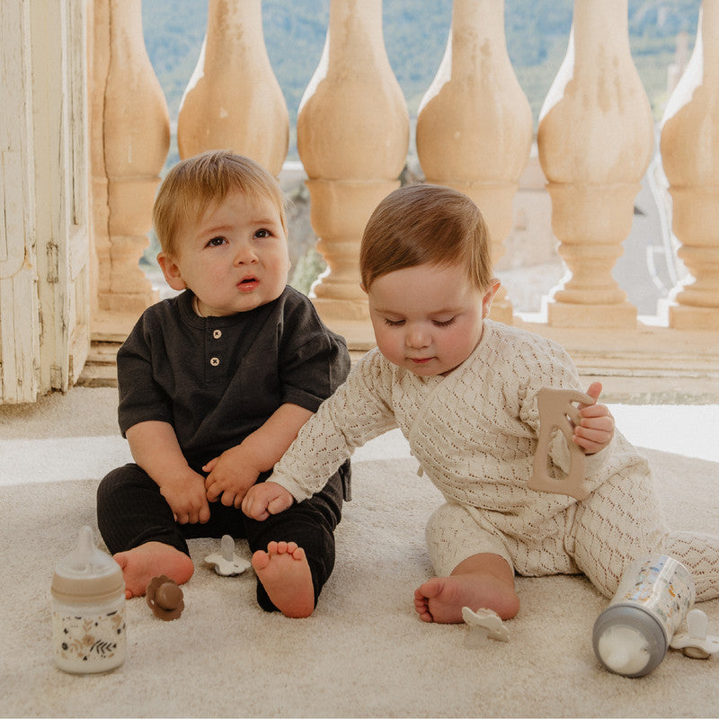 Suavinex Polyamide Baby Feeding Bottle with Slow-Flow Physiological Nipple Teat, Mimics Natural Breastfeeding Experience, 0+ Months 150ml - Grey