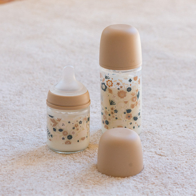 Suavinex Welcome Baby Feeding Gift Set of 5 for New Born Baby, Feeding Bottles, Pacifier, Pacifier Holder & Powdered Milk Dispenser-Beige