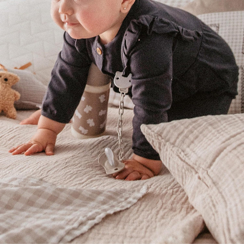 Suavinex, Pacifier Clip, Cadena Chupete Bebé, Sujeta - Clip con Pinza, Placa con Forma de Osito. Para Bebés +0 Meses, Apto Recién Nacido, Wild&Free Beige